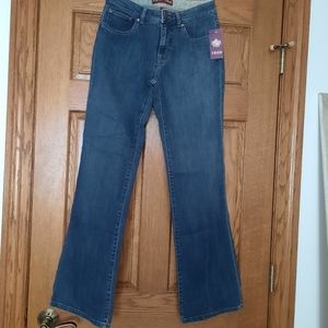 Izod Just Right Boot Cut Jeans. Size 4. NWT.